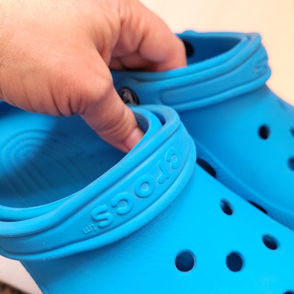 Crocs Classic Clog Bright Blue Size 7/8 (Free With $50.00 Purchase) - Picture 9 of 13